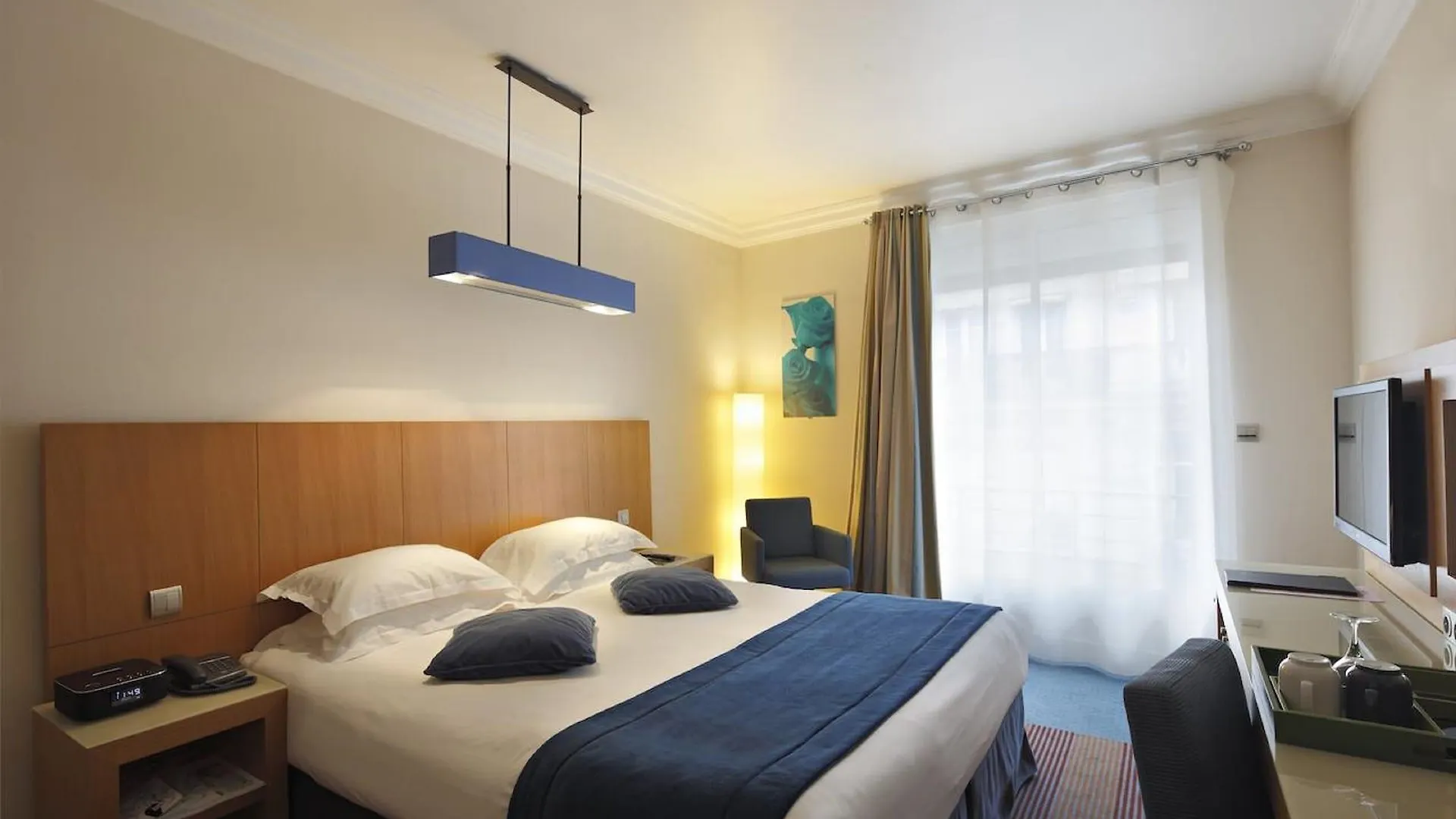 Westside Arc De Triomphe Hotel 4*