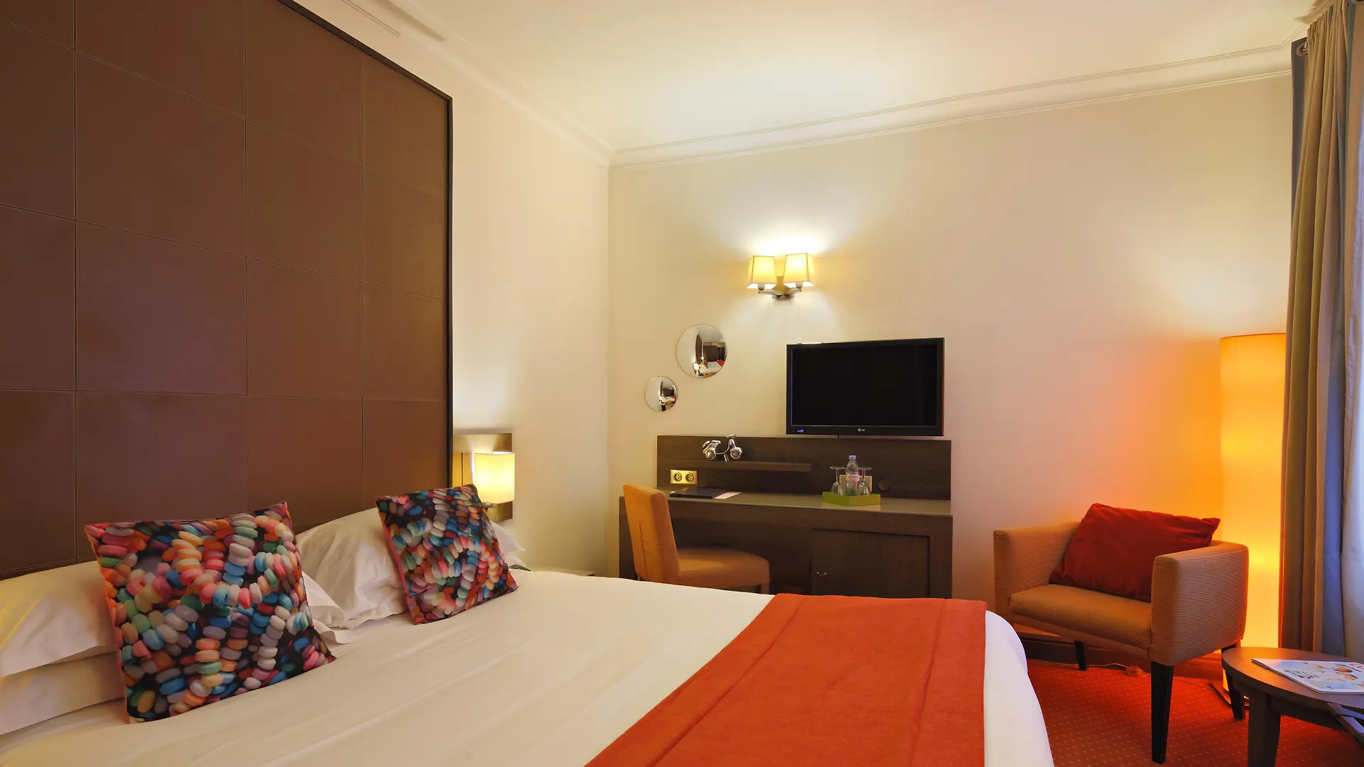 Westside Arc De Triomphe Hotel