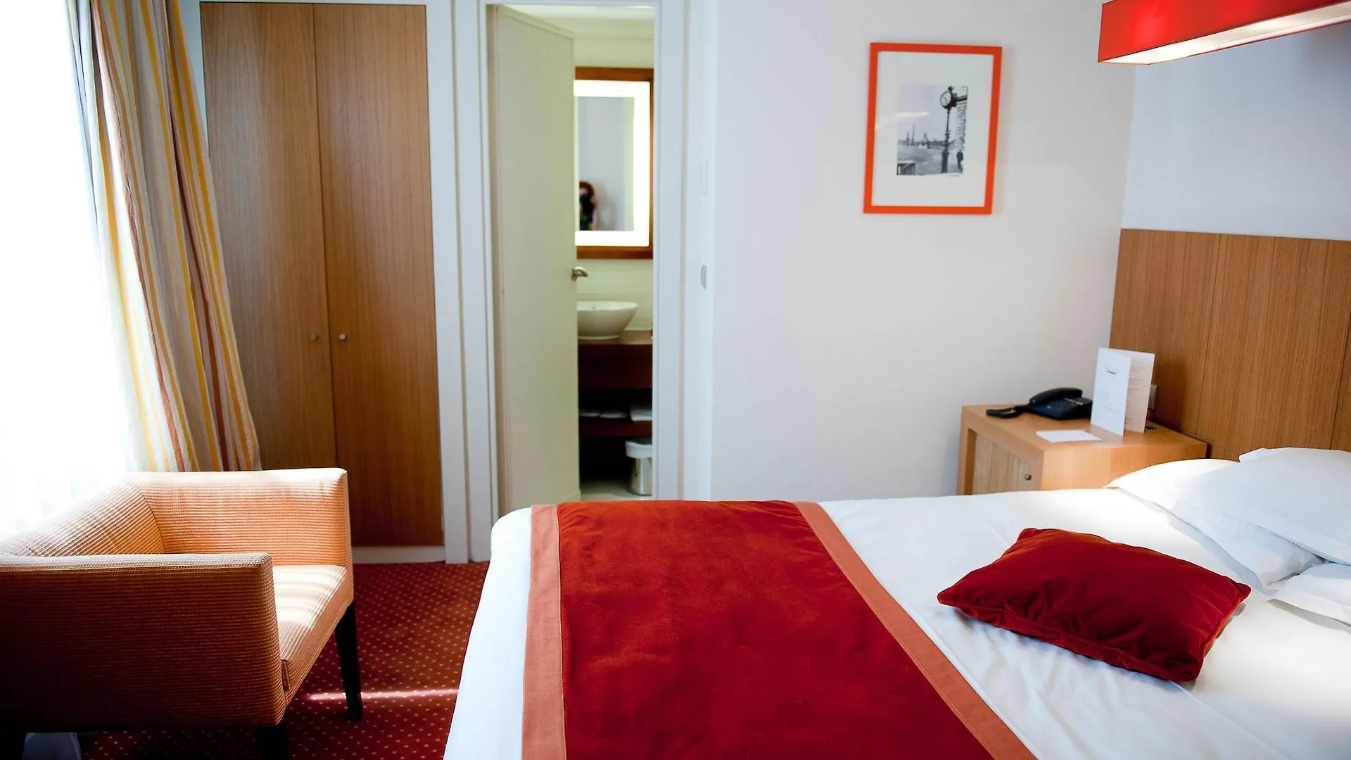 Westside Arc De Triomphe 4*