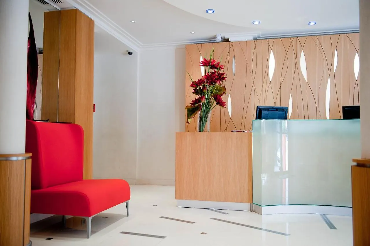 Westside Arc De Triomphe 4*