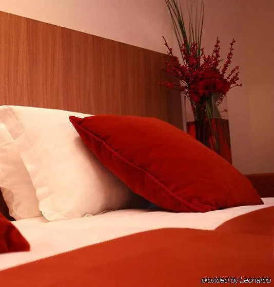 Ξενοδοχείο Westside Arc De Triomphe 4*