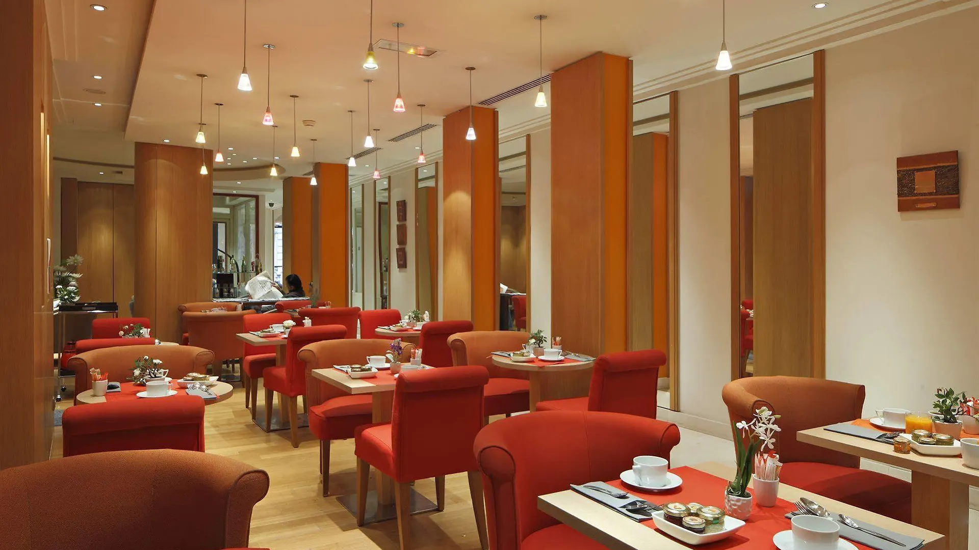 Westside Arc De Triomphe 4*