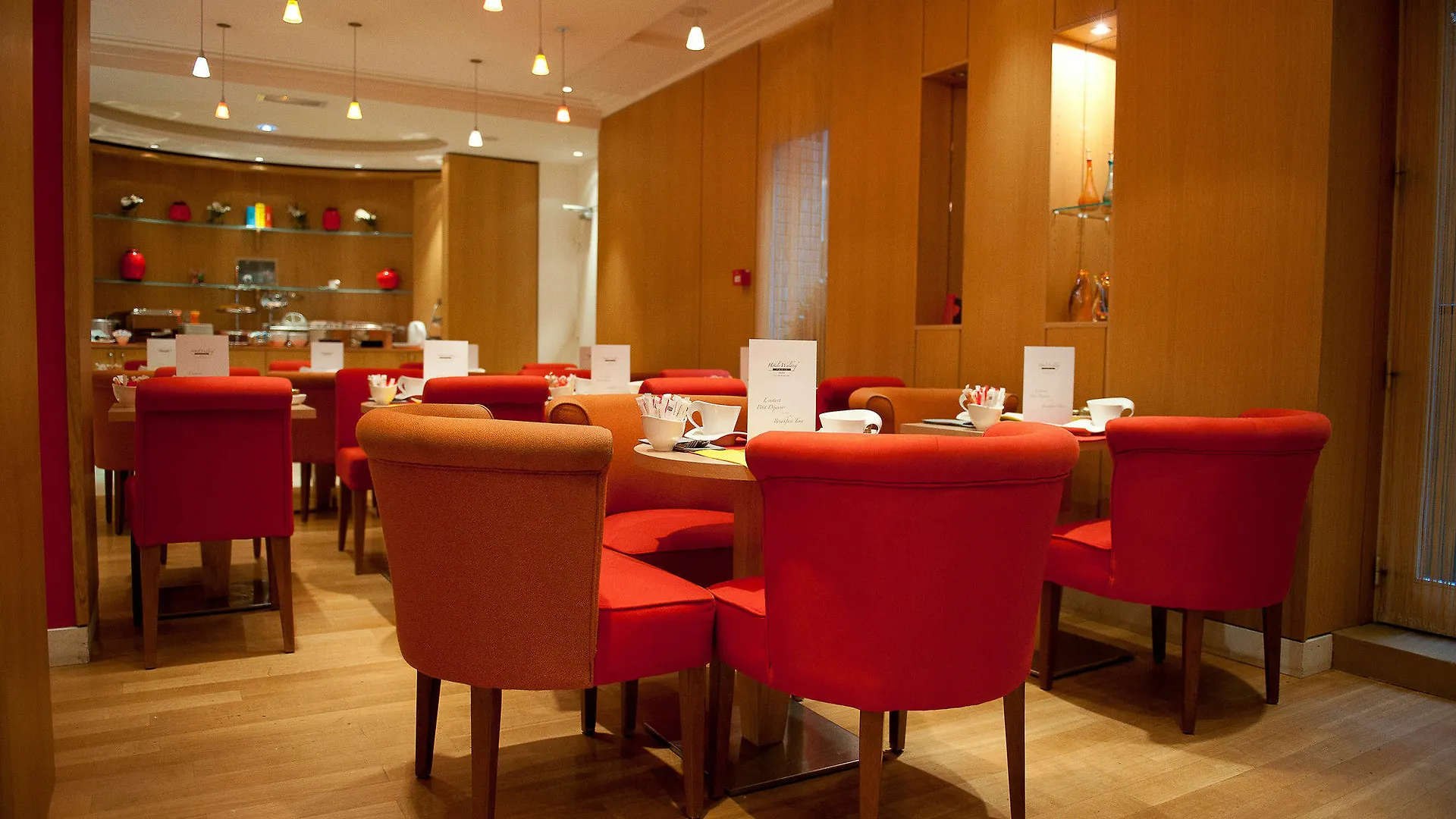 Westside Arc De Triomphe Hotel 4*