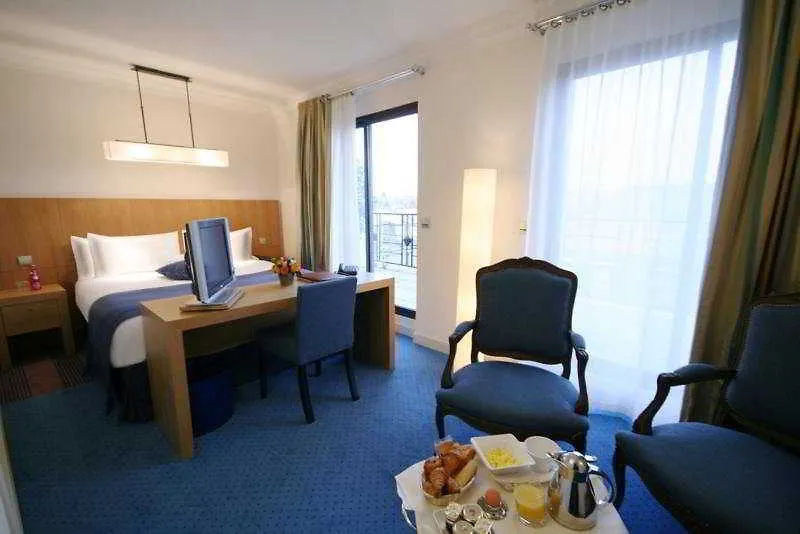 Westside Arc De Triomphe Szálloda 4*